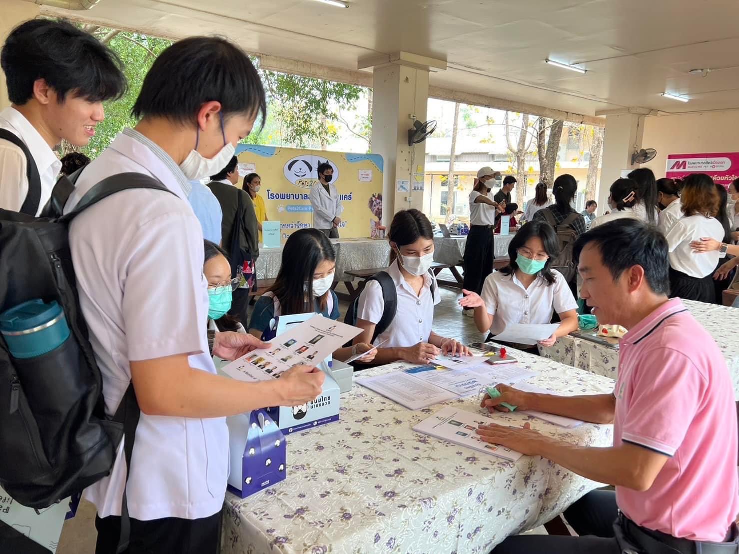 ออกบูธประชาสัมพันธ์สมาคมฯ และรับสมัครงานที่มหาวิทยาลัยเชียงใหม่ 